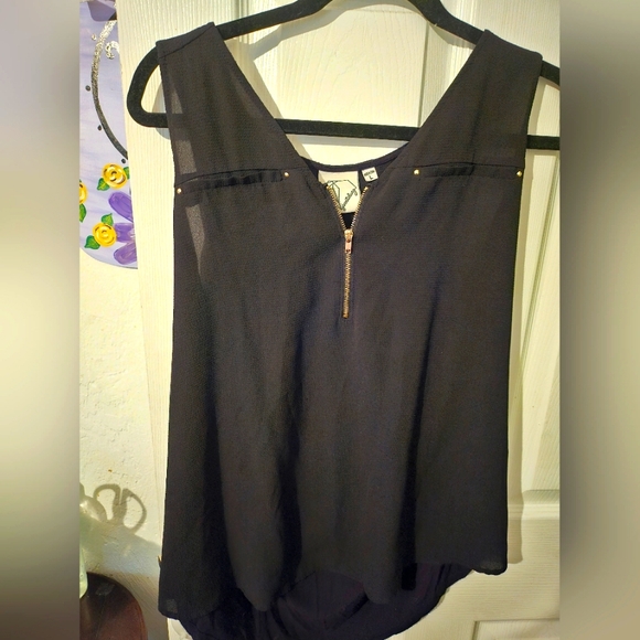 Top - Picture 1 of 2